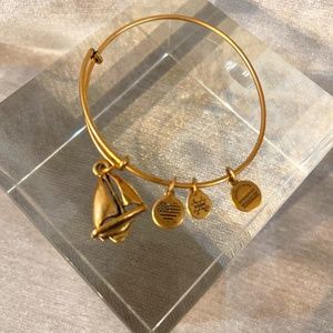 Alex and Annie gold sailboat Bracelet